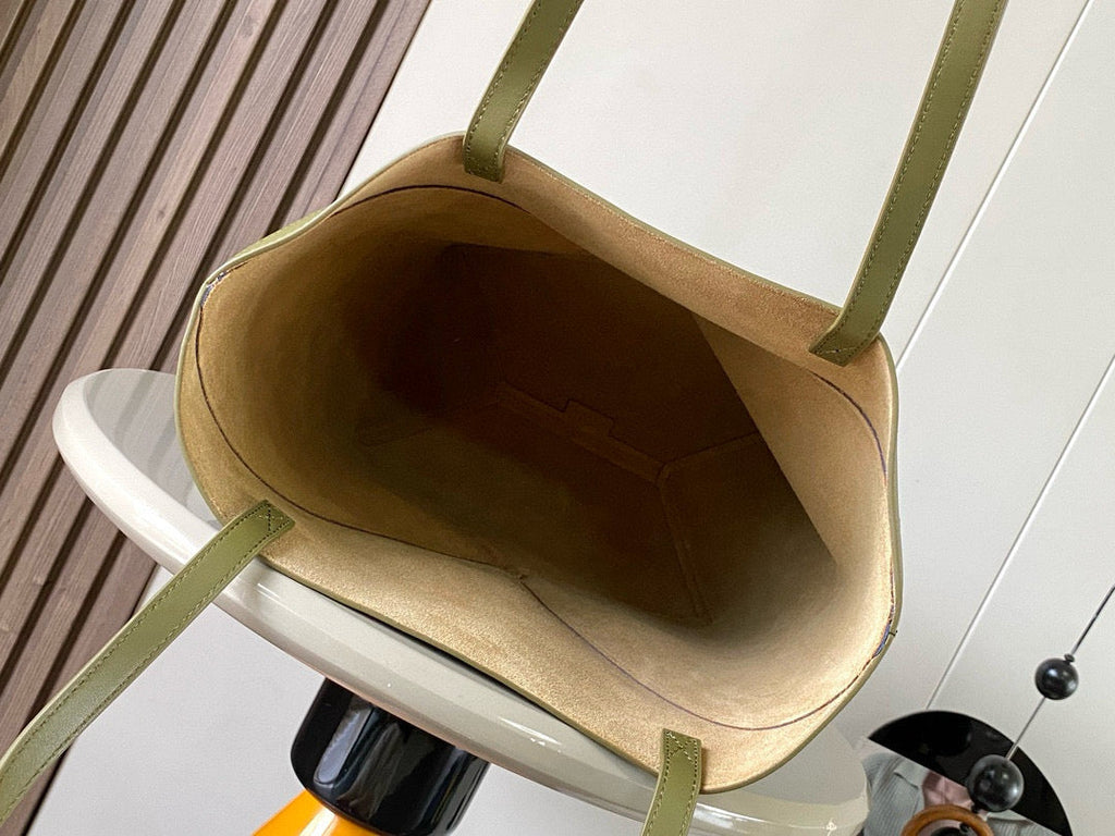 LOEWE 25S PUZZLE FOLD BAG 31 IN OLIVE GREEN AND DARK BLUE SHINY CALFSKIN
